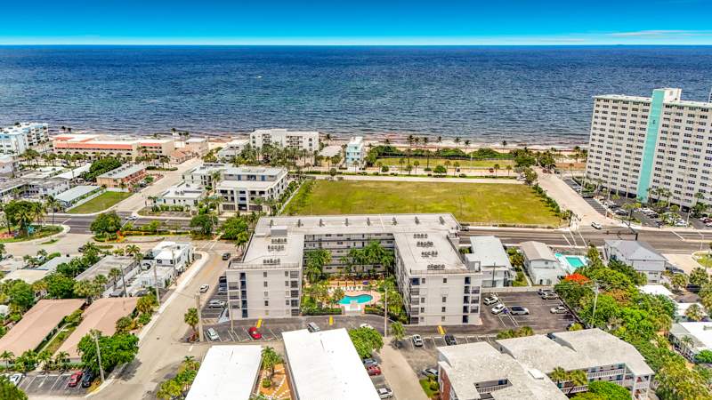2 bedroom Condominium at 4117 Bougainvilla Drive #207, Leisure By The Sea East Condo, Lauderdale-By-The-Sea — photo 4