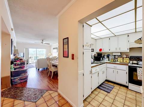 4117 Bougainvilla Drive #207, Lauderdale-By-The-Sea FL - photo 16 of 47