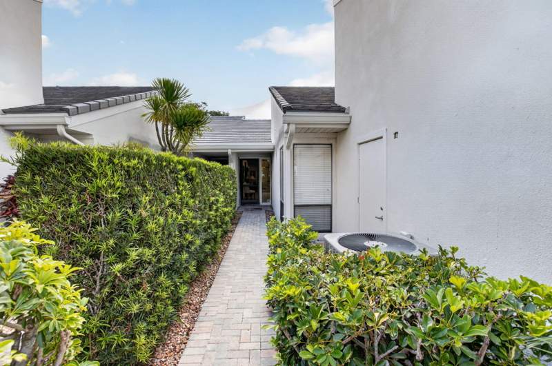 2 bedroom Single Family Residence at 19950 Sawgrass Lane #5203, Village Of Peppertree Condo 1, Boca Raton — photo 3