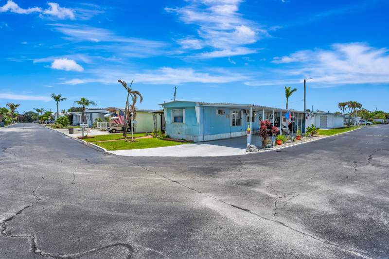 3 bedroom Mobile Home at 10885 SE Federal Hwy 67 Highway, Sea Breeze Mobile Manor Unrec Co-Op, Hobe Sound — photo 2