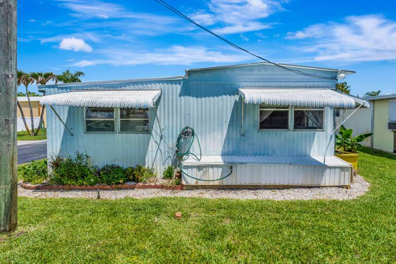 3 bedroom Mobile Home at 10885 SE Federal Hwy 67 Highway, Sea Breeze Mobile Manor Unrec Co-Op, Hobe Sound — photo 4