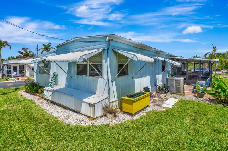 3 bedroom Mobile Home at 10885 SE Federal Hwy 67 Highway, Sea Breeze Mobile Manor Unrec Co-Op, Hobe Sound — photo 5