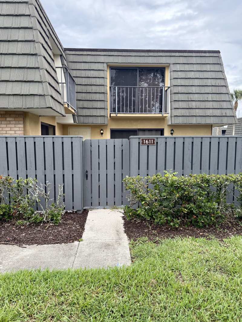 2 bedroom Townhouse at 1611 16th Way, Village Of Sandalwood Lakes 1, West Palm Beach — photo 1