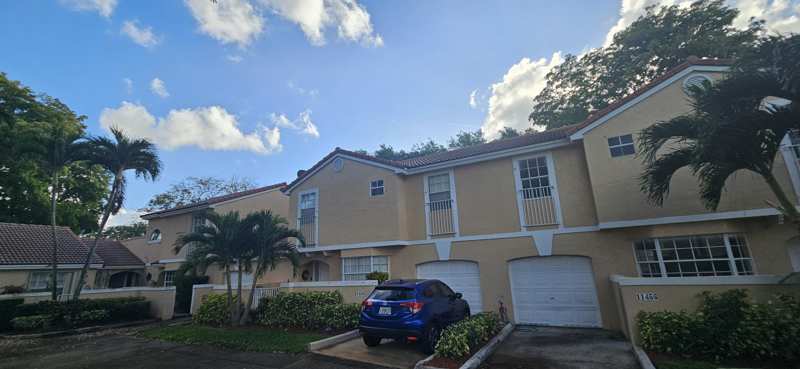 3 bedroom Townhouse at 11453 Lakeview Drive #4a, Portofino Condominium, Coral Springs — photo 1