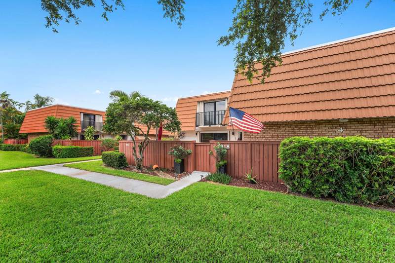 2 bedroom Townhouse at 2818 Waterford Drive, Waterford Courtyards , Deerfield Beach — photo 2