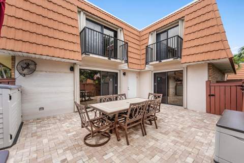 2818 Waterford Drive, Deerfield Beach FL - photo 7 of 33