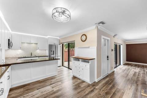 2818 Waterford Drive, Deerfield Beach FL - photo 10 of 33