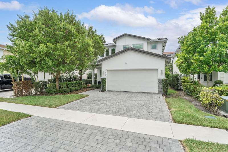 3 bedroom Single Family Residence at 1070 Veleiros Boulevard, Crystal Lake 1st Sec, Deerfield Beach — photo 2