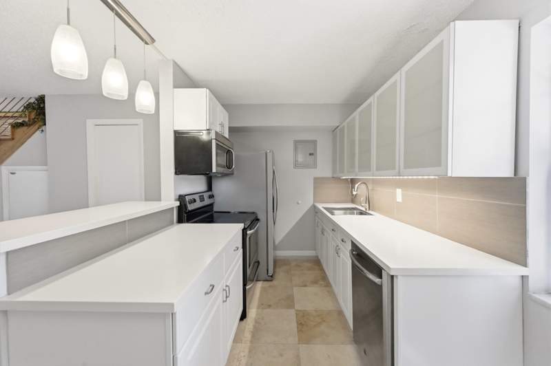 2 bedroom Condominium at 905 NE 28th Street #206, Annies Castle Condo, Wilton Manors — photo 4