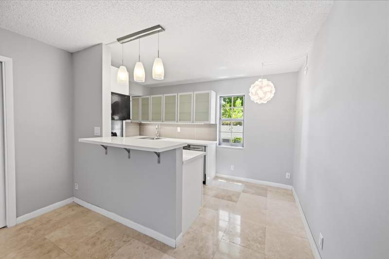 2 bedroom Condominium at 905 NE 28th Street #206, Annies Castle Condo, Wilton Manors — photo 2