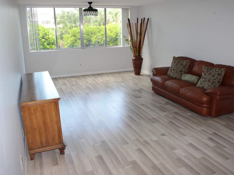 3 bedroom Condominium at 6698 N 10th Ave Avenue #218, Hamlet At Poinciana Condo, Lake Worth — photo 3