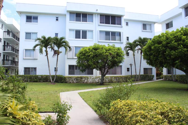 3 bedroom Condominium at 6698 N 10th Ave Avenue #218, Hamlet At Poinciana Condo, Lake Worth — photo 2