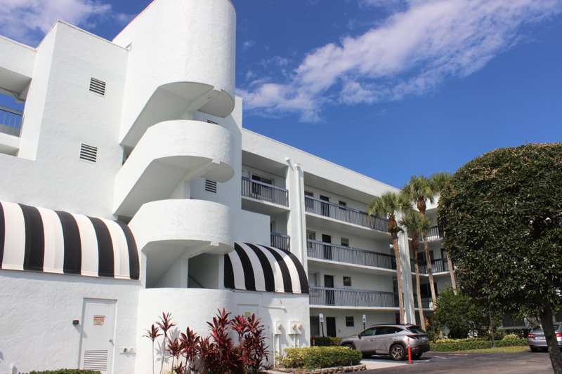 3 bedroom Condominium at 6698 N 10th Ave Avenue #218, Hamlet At Poinciana Condo, Lake Worth — photo 1