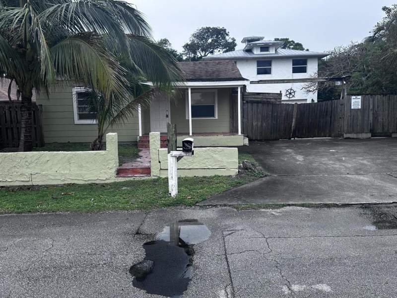 3 bedroom Single Family Residence at 130 NE 4th Avenue, Shepard Funk, Boynton Beach — photo 2