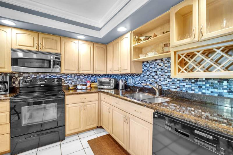 3 bedroom Condominium at 400 Oaks Lane #115, No 1 Palm-Aire Country Club, Pompano Beach — photo 2