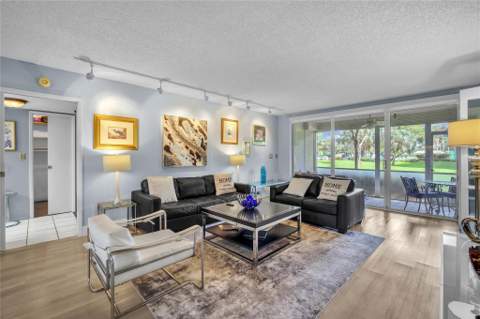 400 Oaks Lane #115, Pompano Beach FL - photo 8 of 32