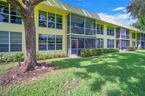 400 Oaks Lane #115, Pompano Beach FL - photo 22 of 32