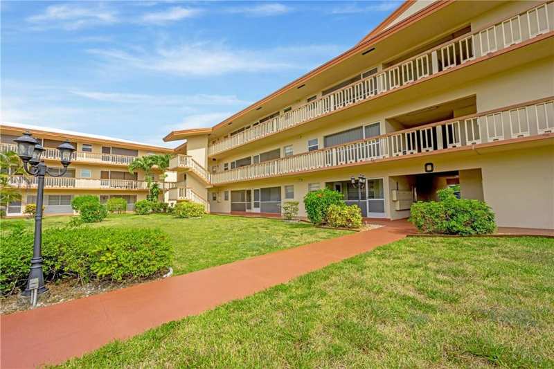 2 bedroom Condominium at 5300 Washington Street #108d, Beverly Hills condo, Hollywood — photo 1