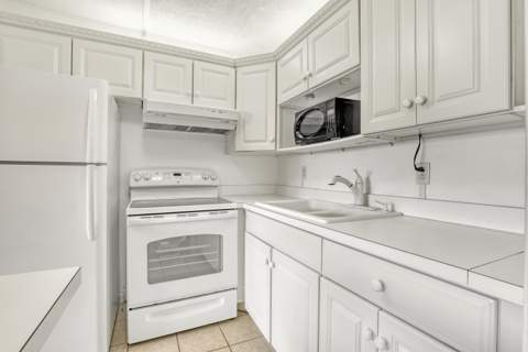 680 Horizon #110, Boynton Beach FL - photo 15 of 55