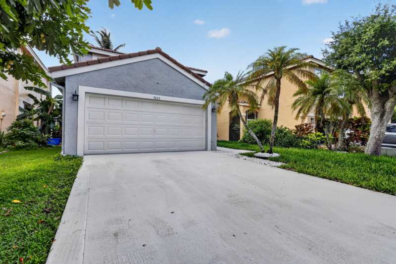 3 bedroom Single Family Residence at 7823 Springfield Lake Drive, Lake Charleston Tr Z, Lake Worth — photo 1