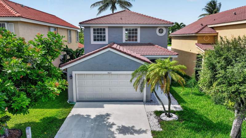 3 bedroom Single Family Residence at 7823 Springfield Lake Drive, Lake Charleston Tr Z, Lake Worth — photo 2