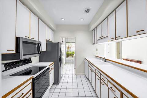 7338 Pine Creek Way, Port St. Lucie FL - photo 14 of 73