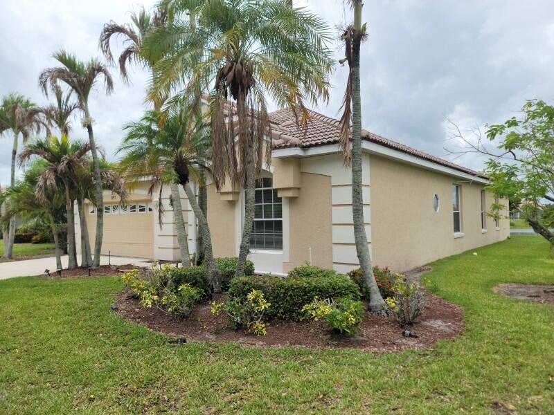 3 bedroom Single Family Residence at 895 SW Lake Charles Circle, Lake Charles Phase 1B, Port St. Lucie — photo 5