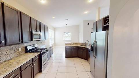 895 SW Lake Charles Circle, Port St. Lucie FL - photo 17 of 76