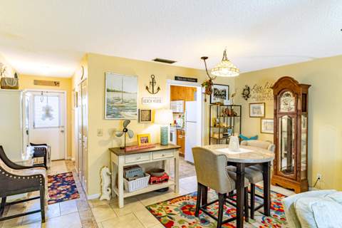 849 Salem Lane, Lake Worth FL - photo 7 of 27