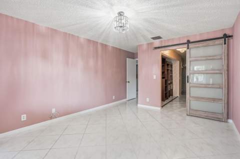 8621 Jasmine Way, Boca Raton FL - photo 10 of 25