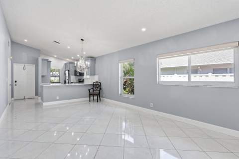 8621 Jasmine Way, Boca Raton FL - photo 8 of 25