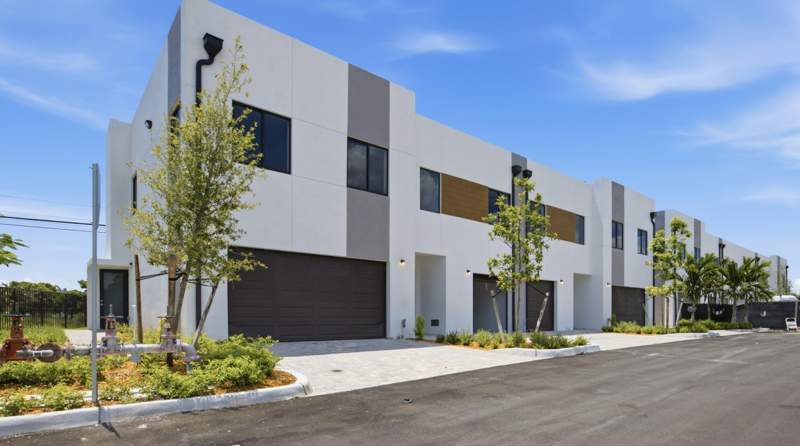 3 bedroom Townhouse at 1542 NW 1st Avenue, Pompano Terrace, Pompano Beach — photo 2