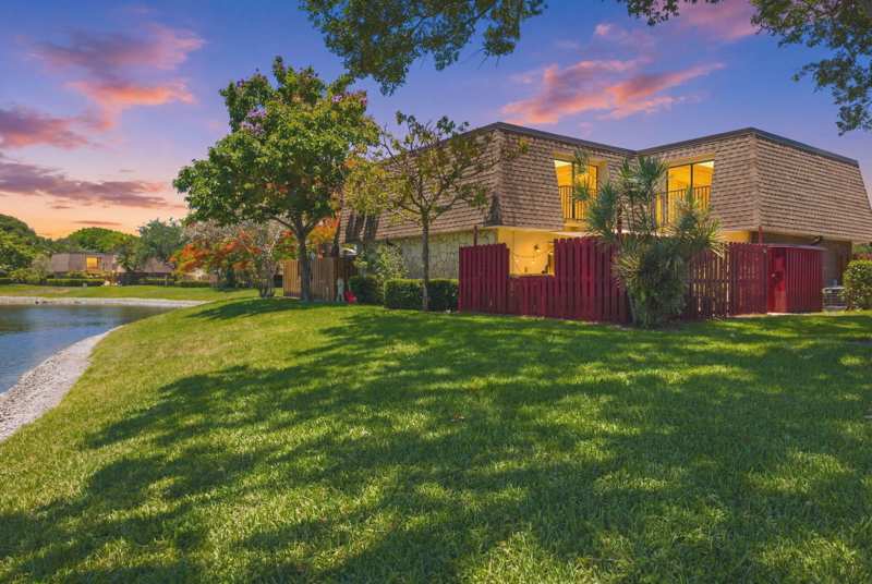 2 bedroom Townhouse at 2883 SW 22nd Circle #51a, Delray Oaks West Condo, Delray Beach — photo 1