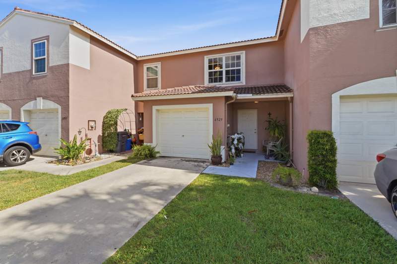 2 bedroom Townhouse at 6929 Willow Creek Run, Rivermill, Lake Worth — photo 3