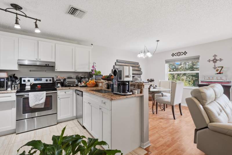2 bedroom Townhouse at 6929 Willow Creek Run, Rivermill, Lake Worth — photo 5
