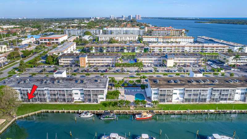 2 bedroom Stock Cooperative at 130 Doolen Court #108, Lake Colony Apts Two Inc, North Palm Beach — photo 1