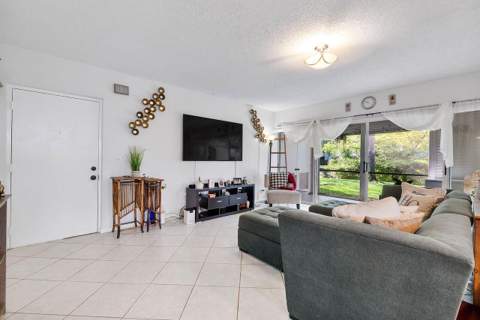 6237 Old Court Road #104, Boca Raton FL - photo 7 of 36