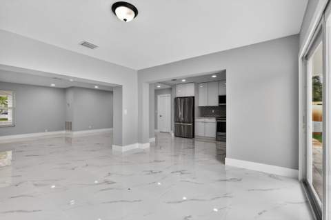 1408 Cochran Drive, Lake Worth Beach FL - photo 12 of 49