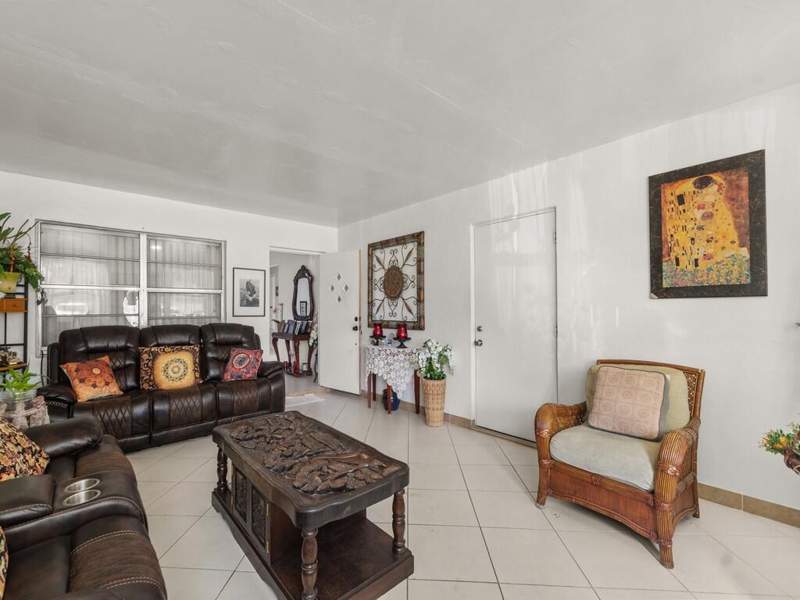3 bedroom Single Family Residence at 2405 Blossom Court, Orange Blossom Estates 2nd Addition 2nd Plat, Fort Pierce — photo 4
