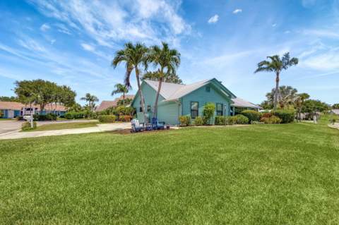 10705 SE Seabreeze Court, Hobe Sound FL - photo 14 of 76