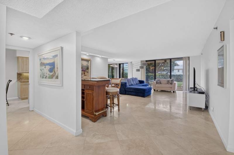 2 bedroom Condominium at 1401 S Ocean Boulevard #1060, Mayfair, Boca Raton — photo 4