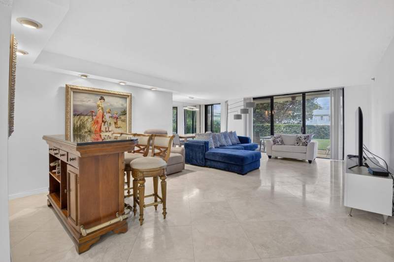 2 bedroom Condominium at 1401 S Ocean Boulevard #1060, Mayfair, Boca Raton — photo 3