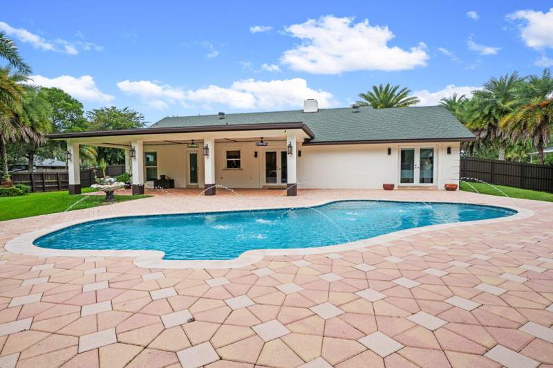 4 bedroom Single Family Residence at 5700 SW 196th Lane, Green Glades South, Southwest Ranches — photo 3