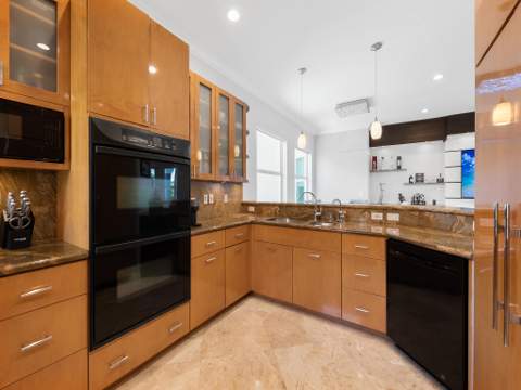 208 SE 10th Terrace, Fort Lauderdale FL - photo 9 of 32