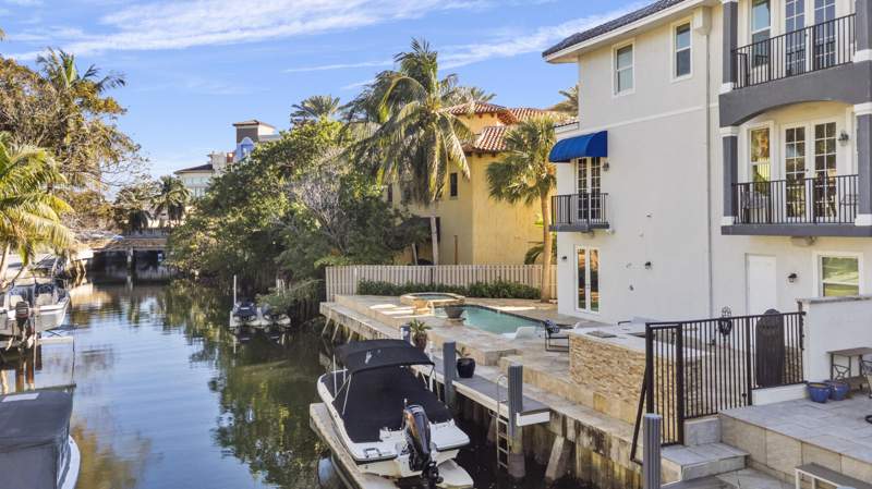 3 bedroom Townhouse at 208 SE 10th Terrace, Beverly Heights, Fort Lauderdale — photo 2