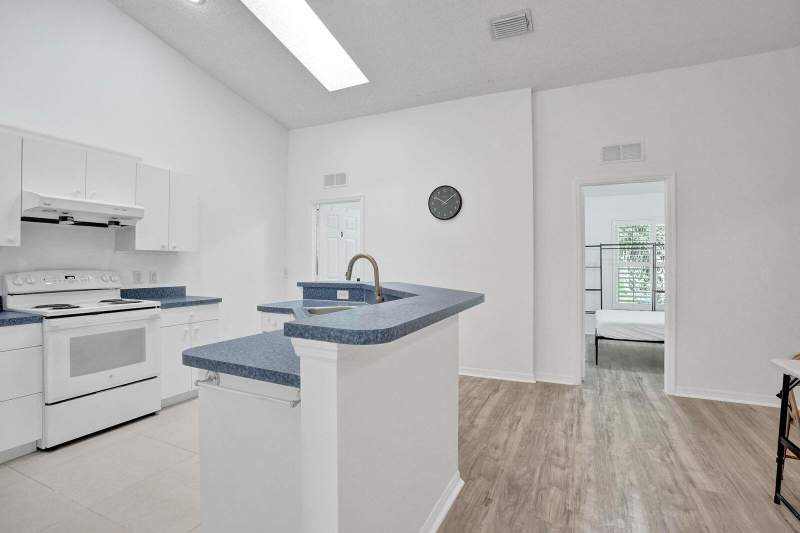 8 bedroom Single Family Residence at 1212 SE Petunia Avenue, South Port St Lucie Unit 5, Port St. Lucie — photo 4