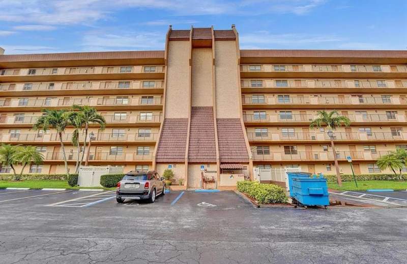 1 bedroom Condominium at 3001 W Rolling Hills #608, Rolling Hills Golf And, Davie — photo 3
