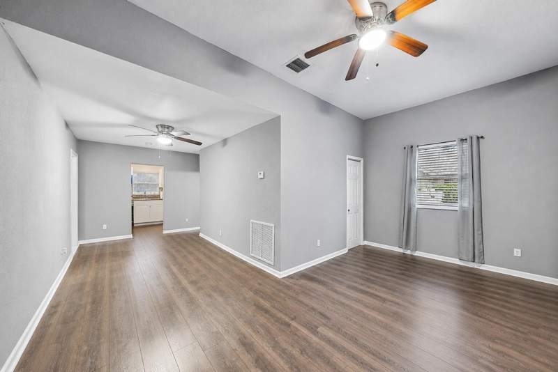4 bedroom Single Family Residence at 3207 Pinewood Avenue, Northwood Add In Pb 8 Pgs 47 & 62, Pb 9 Pgs 30 & 4, West Palm Beach — photo 3