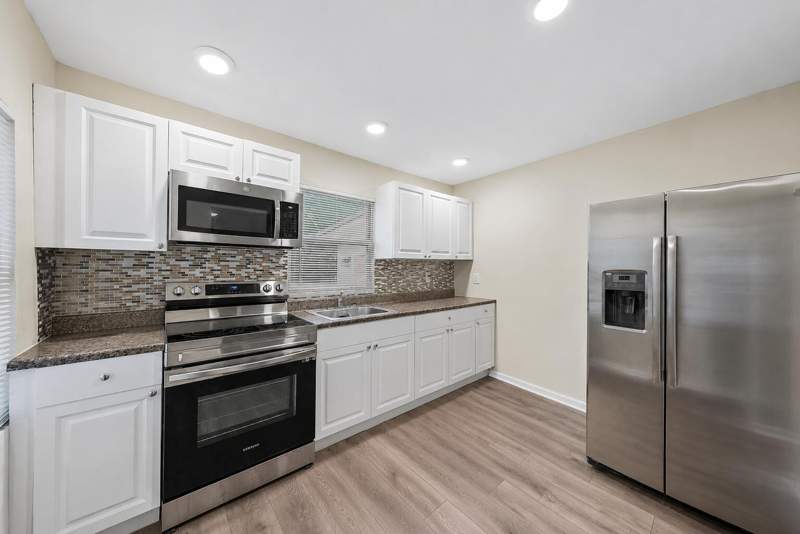 4 bedroom Single Family Residence at 3207 Pinewood Avenue, Northwood Add In Pb 8 Pgs 47 & 62, Pb 9 Pgs 30 & 4, West Palm Beach — photo 4
