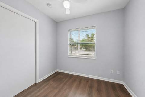 3207 Pinewood Avenue, West Palm Beach FL - photo 6 of 8